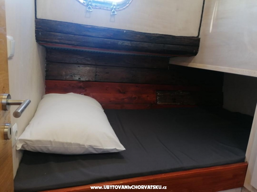 Tourist boat - Robinson Tourism - Pakotane Chorvtsko
