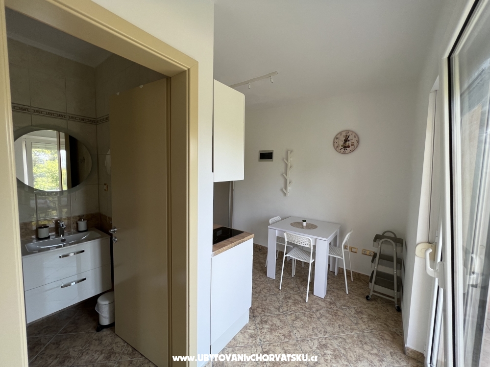 Apartmny s baznom Villa Julia 3 - Pakotane Chorvtsko