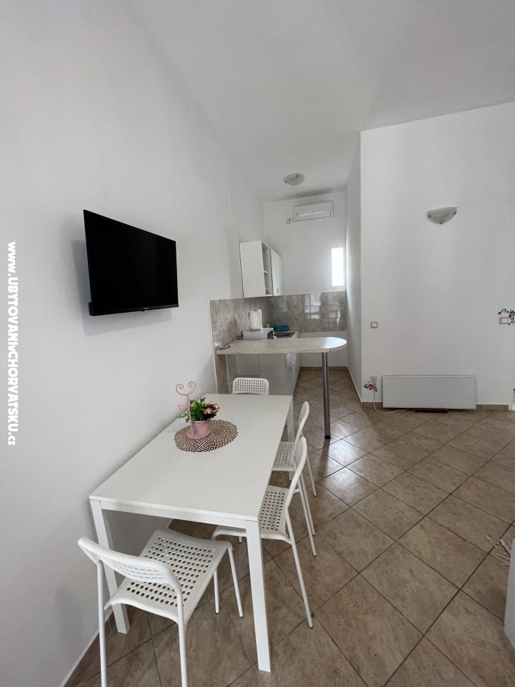 Apartmny s baznom Villa Julia 3 - Pakotane Chorvtsko