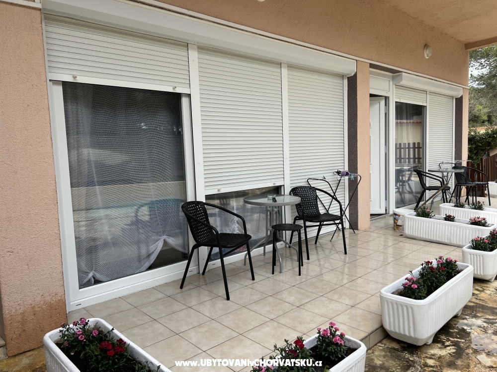 Apartmny s baznom Villa Julia 3 - Pakotane Chorvtsko