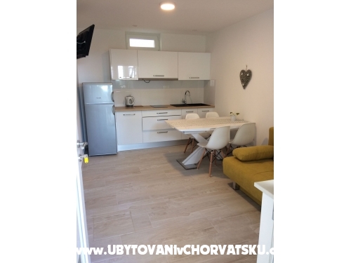 APARTMANI EDI - Podgora Hrvaka
