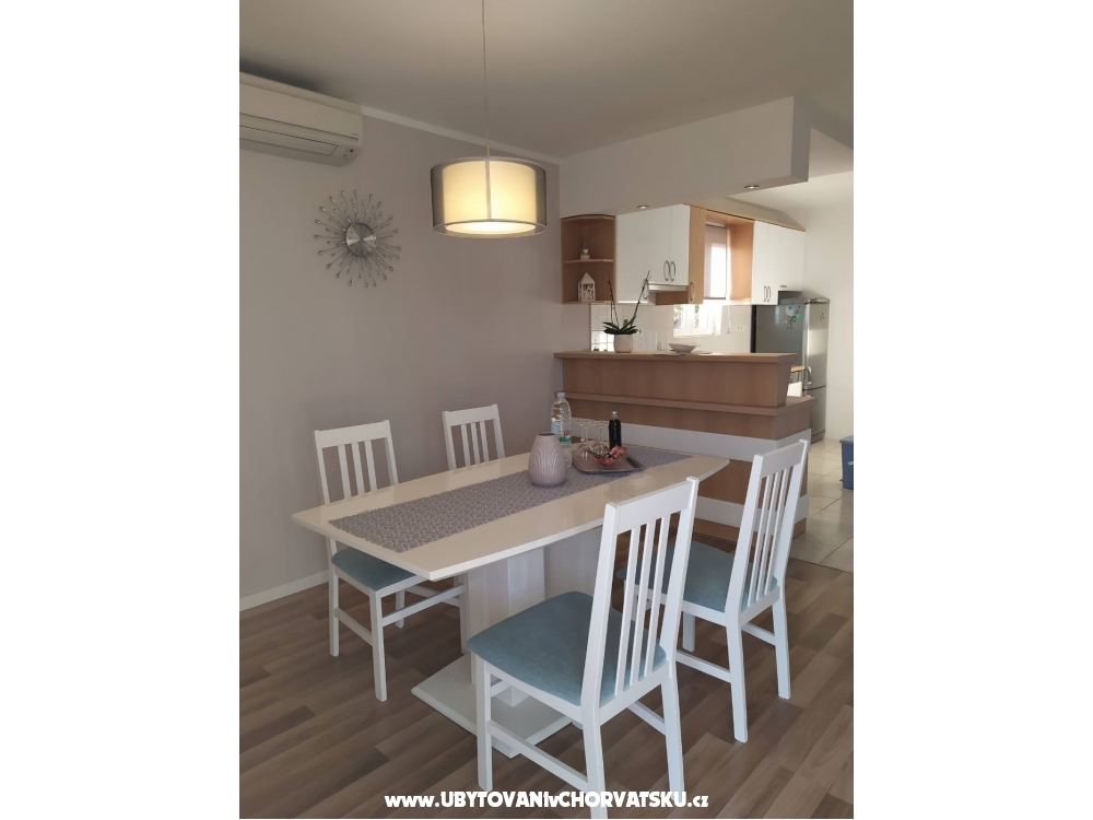 Apartmaji Zubac - Podgora Hrvaka