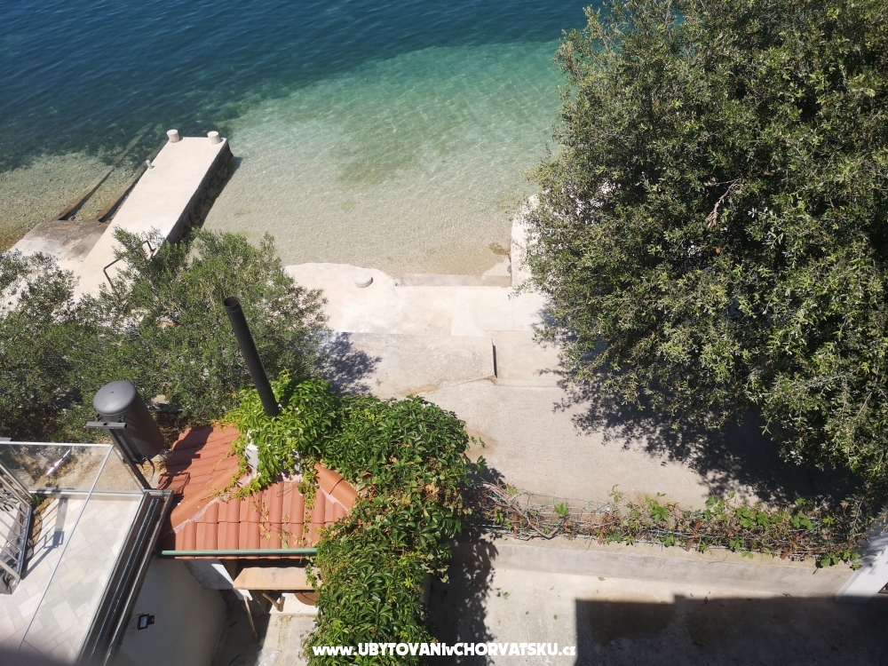 Apartmani 10 metara od mora - Primoten Hrvatska