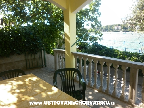Apartmani 10 metara od mora - Primoten Hrvatska