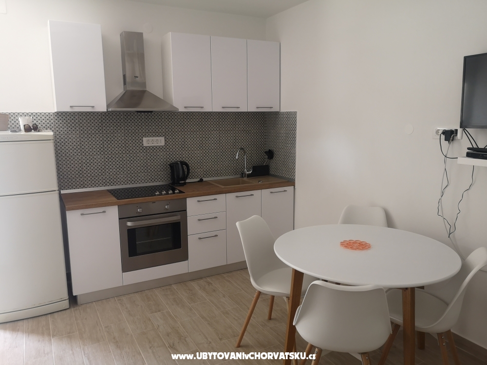Apartmani 10 metara od mora - Primoten Hrvatska