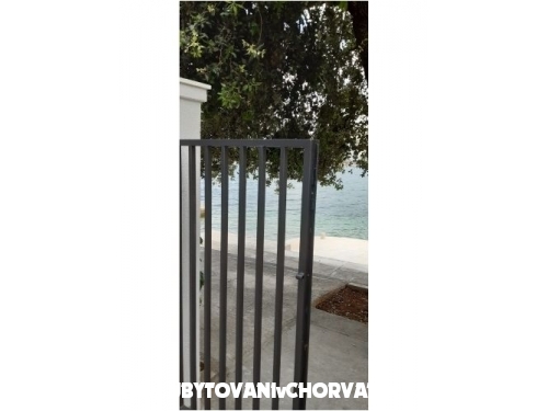 Apartmani 10 metara od mora - Primoten Hrvatska