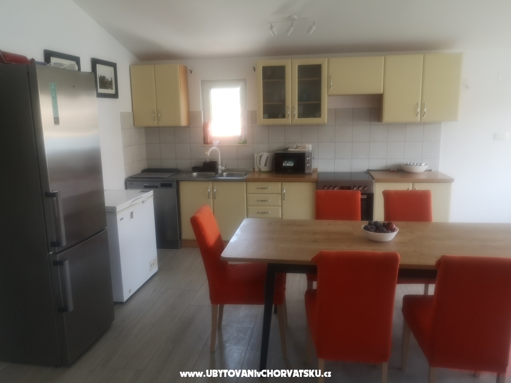 Apartmani 10 metara od mora - Primoten Hrvatska