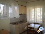Apartments and rooms Mikelin
