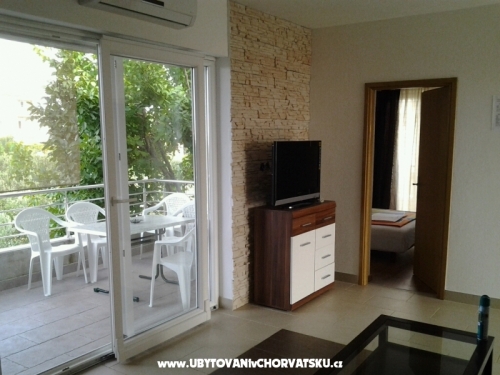 Apartmani Kreimir OD 30 EUR - Rogoznica Hrvatska