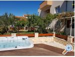 Apartments Kreimir OD 30 EUR - Rogoznica Croatia