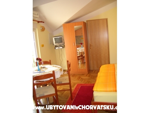 Apartments Knezevic - Rogoznica Croatia
