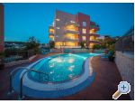 LAURA, 110 m2 pool, 100 m to beach apartmani Trogir smještaj Hrvatska