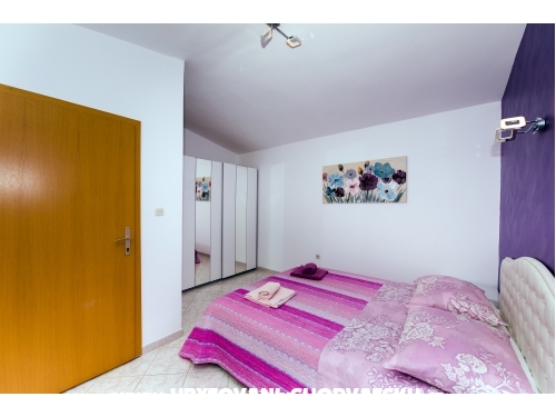 Apartmaji Ivan*** - Trogir Hrvaka