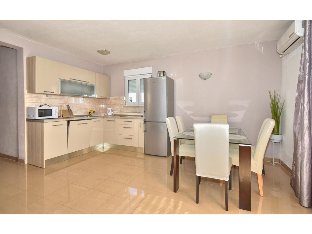 Apartmanok Dominika - Trogir Horvtorszg