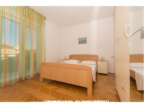 Apartmaji gaube - Trogir Hrvaška