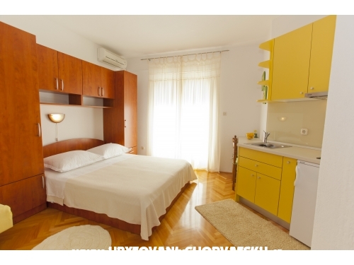 Apartmaji Helga - Tučepi Hrvaška
