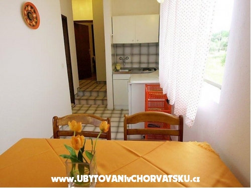 Apartmanok  ANA - ostrov Ugljan Horvtorszg