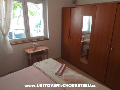 Apartma Ivan (15m from  beach) - Vodice Hrvaška