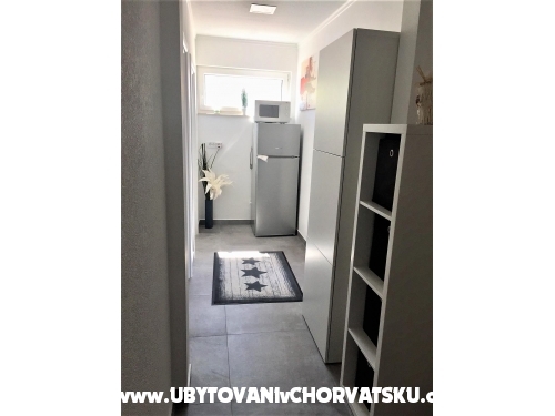 Apartmaji Arny - Vodice Hrvaška