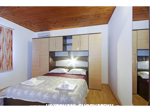 Apartmaji Andrija - Živogošče Hrvaška