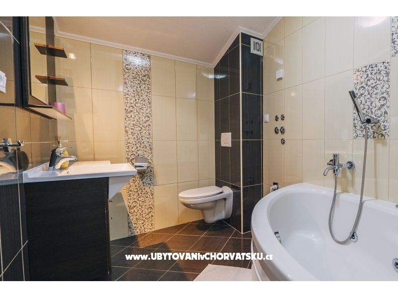 Deluxe Ferienwohnungen Centar – Ferienwohnung Baska Voda, Kroatien – Foto 8