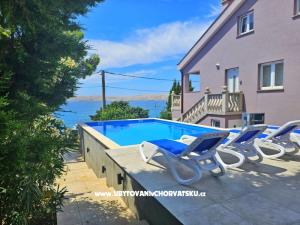Beachfront Apartmány Baricevic wit