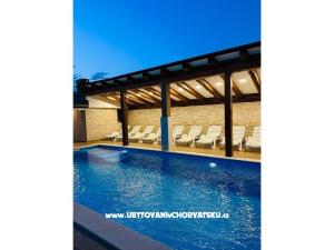 Villa Robert 2 s bazénem Cesarica