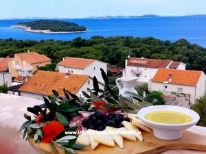 Apartmány TONĆI I IRIS***