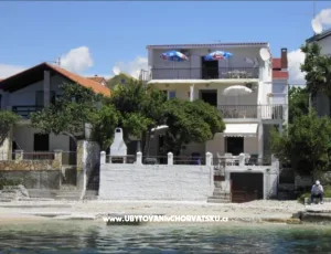 Apartm�ny Mikulandra na pl�i