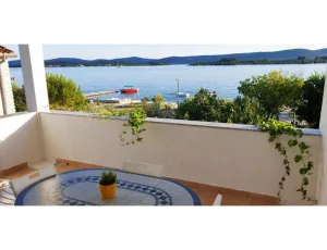 Apartm�n Mare - prvi red uz more