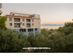 Aparthotel Peci� Gradac