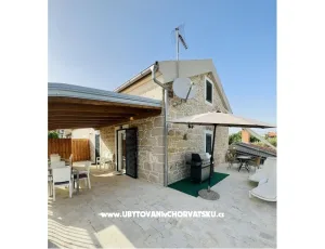 Kamenn� d�m Pakostane