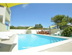 Home or Apts Mio�i� without owner