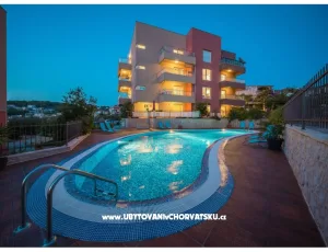 LAURA, 110 m2 pool, 100 m to beach
