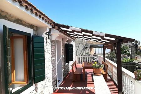 Dalmatinska kamena kuća foto 3