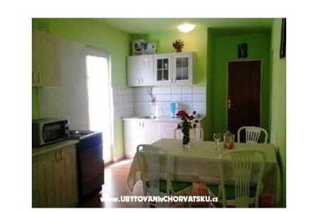 Villa Sandra - apartmani s  bazenom foto 4