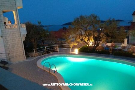Apartmány Villa MANDINA s bazénem foto 4
