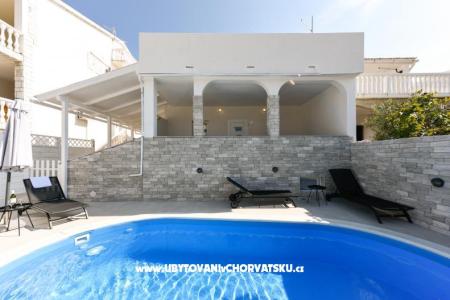 Apartmán s bazénem and jacuzzi foto 4