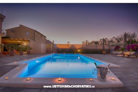  Dům s bazénem - Villa Marijana  foto 2