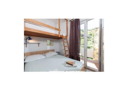 LI V R - Podgora foto 3