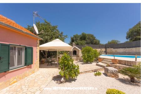 Kamene kuće Nikola foto 2