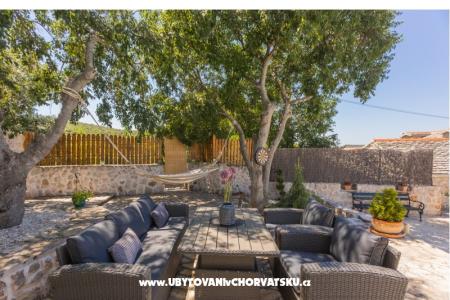 Kamene kuće Nikola foto 3