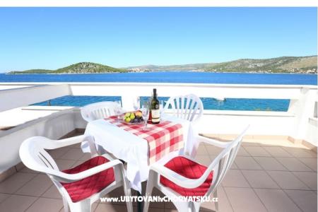 Vinka apartments DIREKT NA PLAŽI Rogoznica Chorvatsko