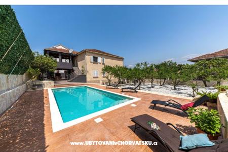 Karlo Trogir Chorvatsko