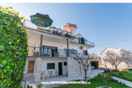 Nakiros Rent Trogir Chorvatsko