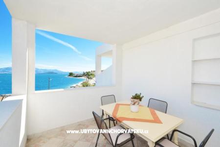 Petra Arbanija Apt Trogir Chorvatsko