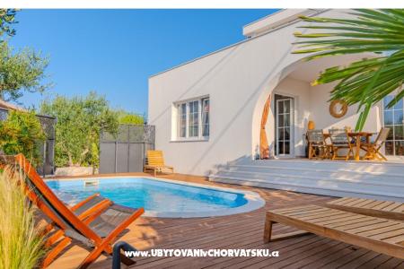 The Three Flowers Pool Dům Trogir Chorvatsko