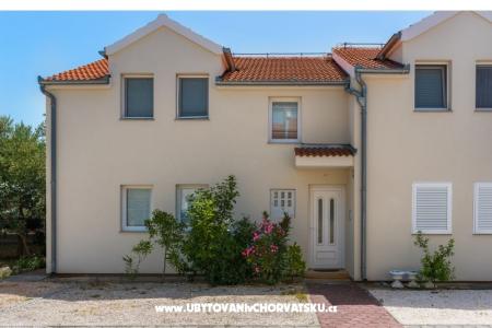 Apartmani Karla, Mara, Ana, Ivan   Vodice Chorvatsko