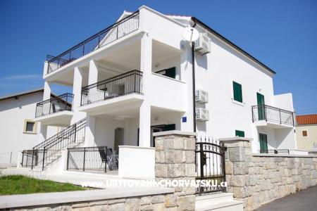 Villa Lucich I. - II. foto 2