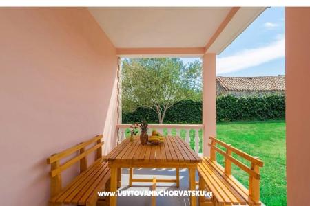 Vacation house Maslina foto 2